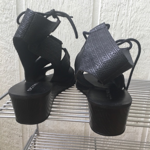 EUC(Worn once) comfy gladiator Wedges - Picture 4 of 5